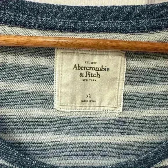 Ladies Abercrombie & Fitch Blue and White Striped Pullover 3/4 Sleeve Sweater XS - Picture 5 of 7